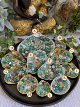 Lade das Bild in den Galerie-Viewer, Crystal Shells - Sea Glass Collection