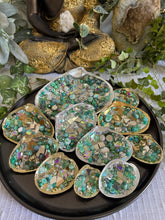Lade das Bild in den Galerie-Viewer, Crystal Shells - Sea Glass Collection